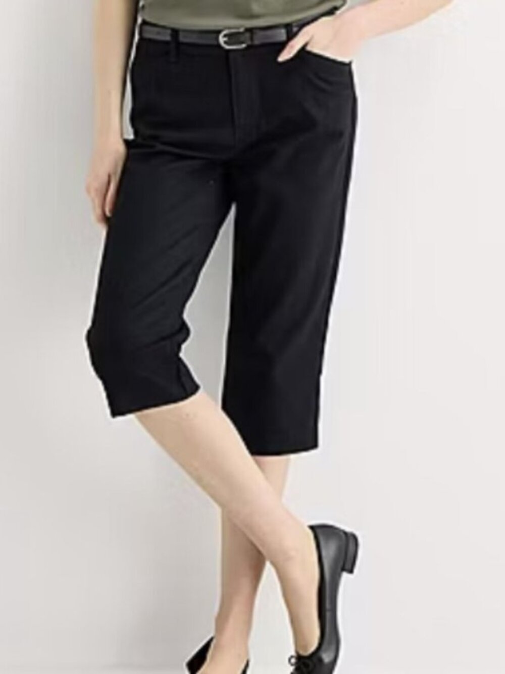 St. John's Bay Women's Mid-Rise Capri Pant (Black) - Size 8